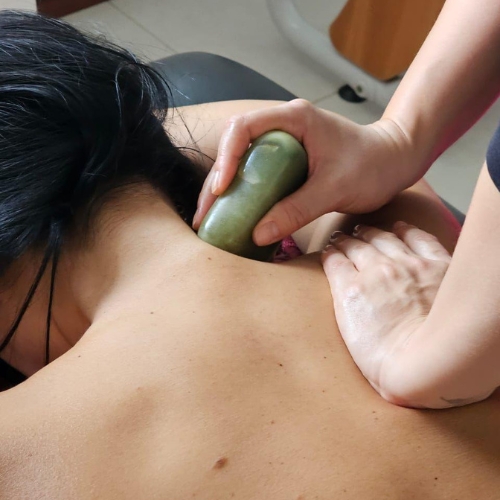 A Conmov oferece a fisioterapia integrativa, uma abordagem que avalia e trata o paciente de forma completa, considerando três pilares fundamentais da saúde: o físico, o mental e o bioquímico. 