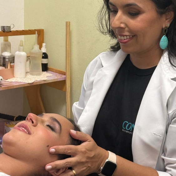 A Conmov oferece a Microfisioterapia, uma técnica da fisioterapia que não utiliza recursos eletrotermoterapeuticos, remédios ou exercícios para tratar pacientes com eficiência.