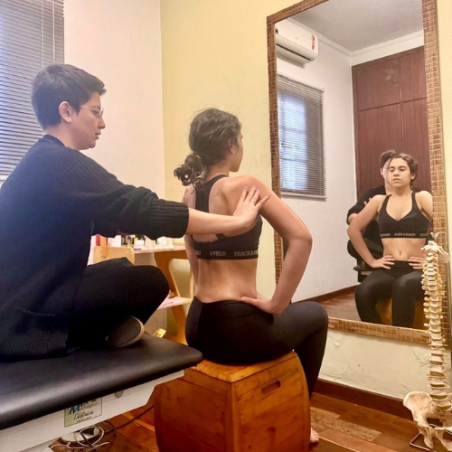 A Conmov oferece a Reedução Postural Global (R.P.G.), conduzidas de forma individual, com duração média de uma hora e são realizadas de uma a duas vezes por semana, dependendo do caso.